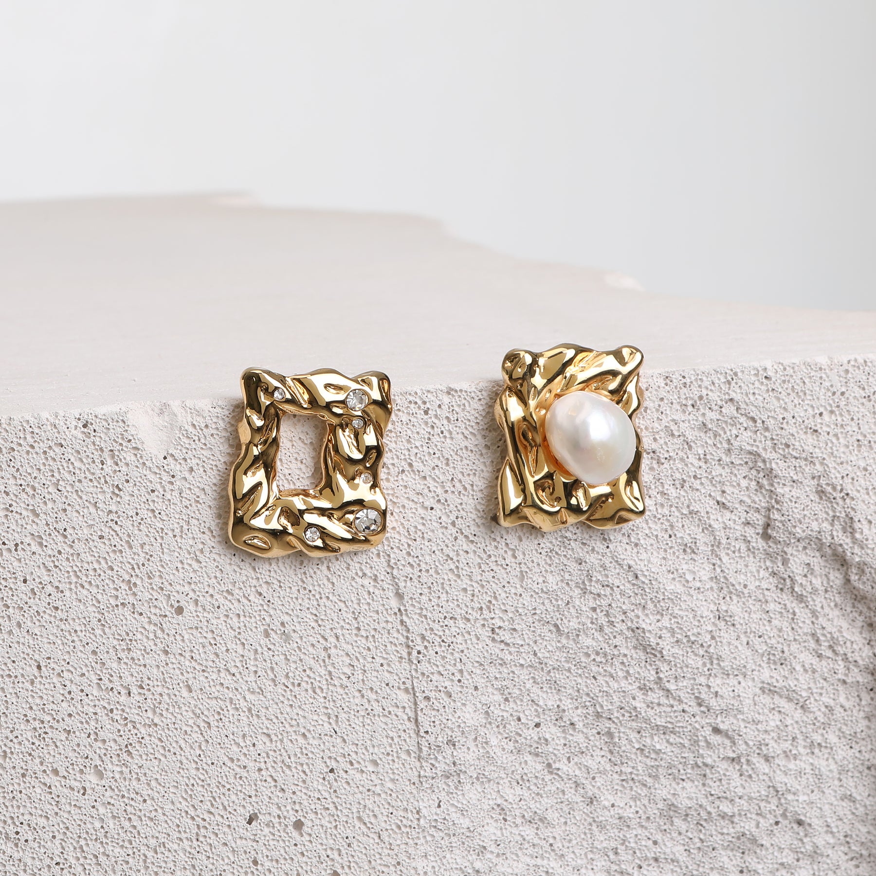 FRAME EARIING GOLD