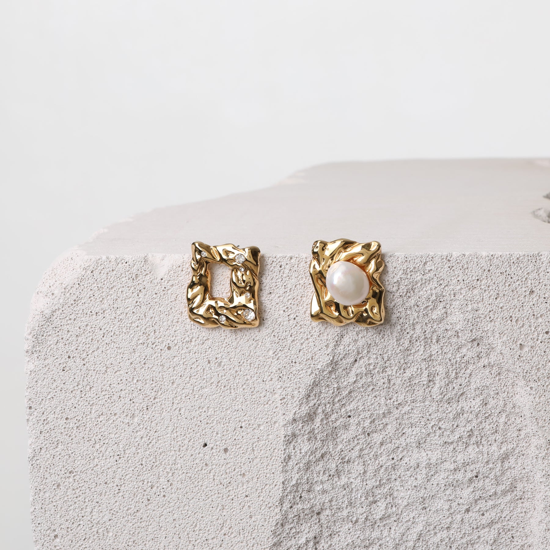 FRAME EARIING GOLD