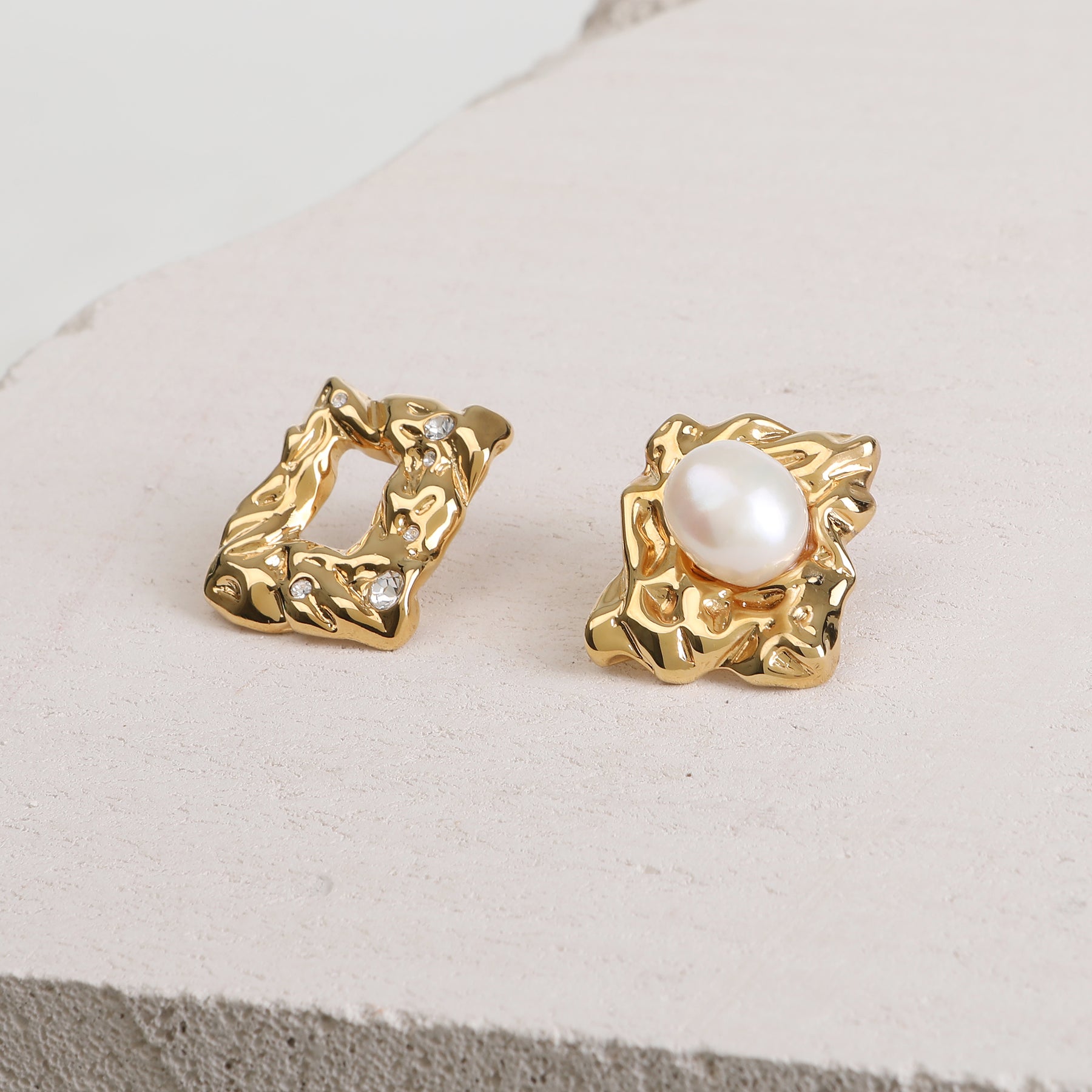 FRAME EARIING GOLD