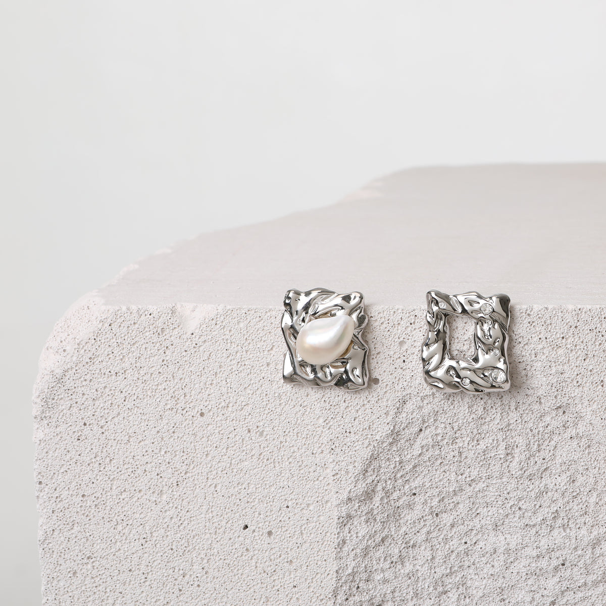 FRAME EARRING SILVER